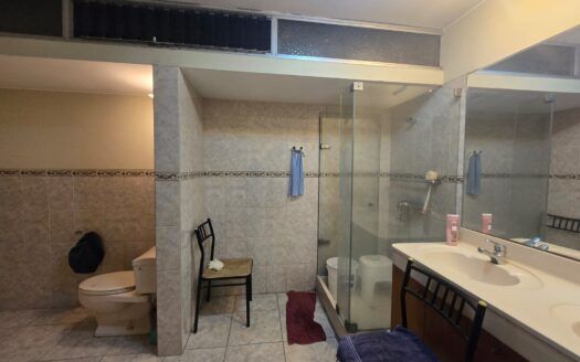Exclusiva casa de 3 pisos en venta en Santiago de Surco | 300.50 m²Ā
