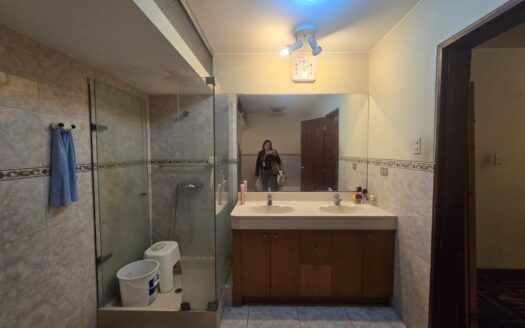 Exclusiva casa de 3 pisos en venta en Santiago de Surco | 300.50 m²Ā